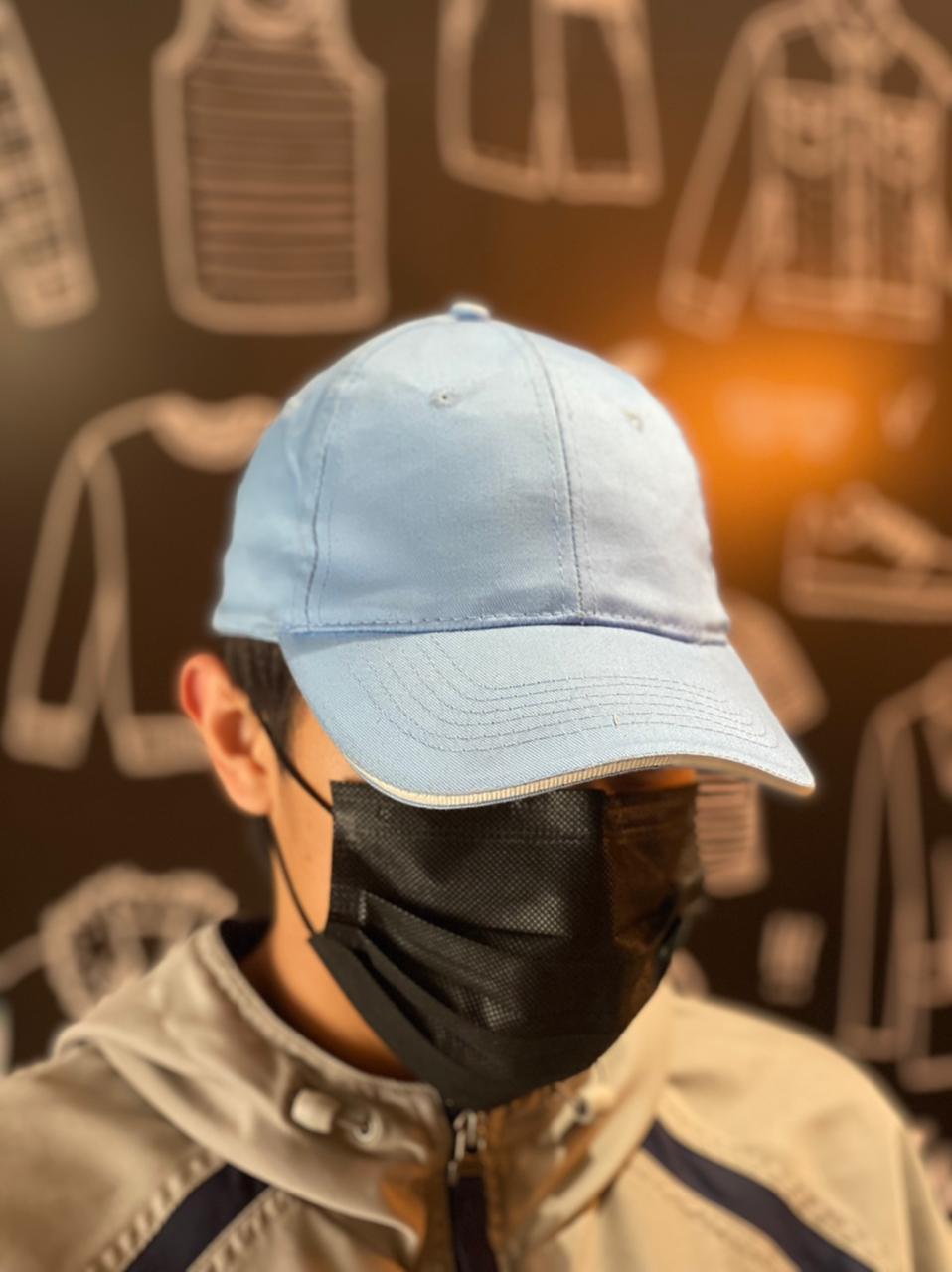 Gorra Celeste de gabardina linea blanca en visera