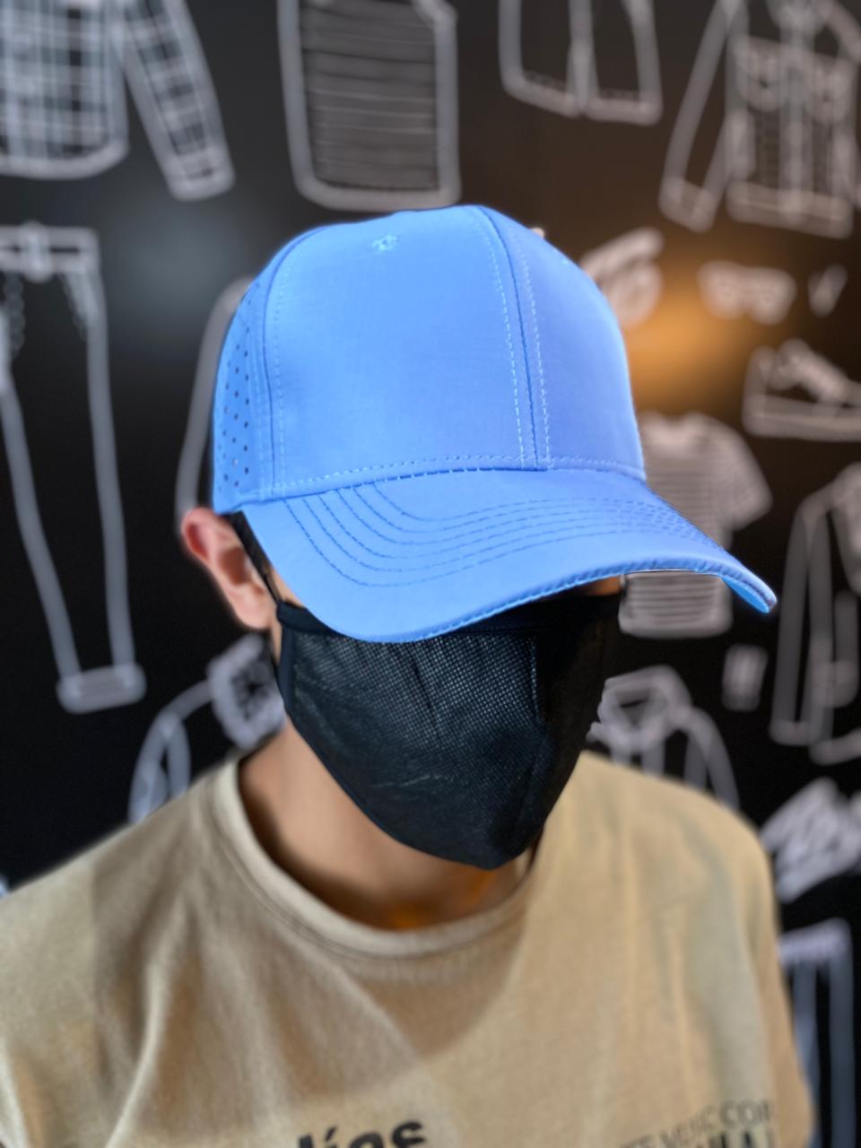 Gorra Premium Celeste con malla de tela