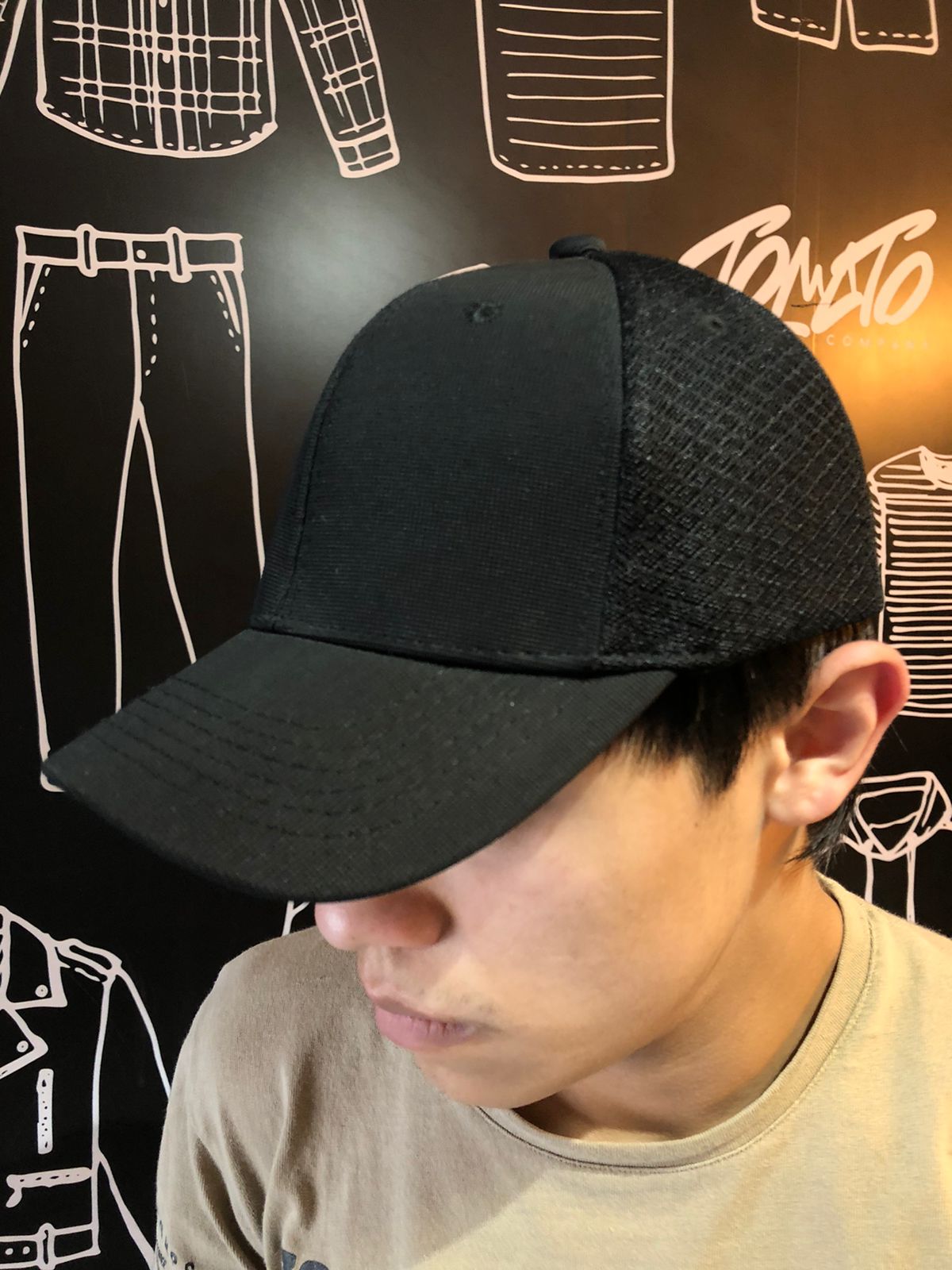 Gorra premium negra tela sport malla a rombos