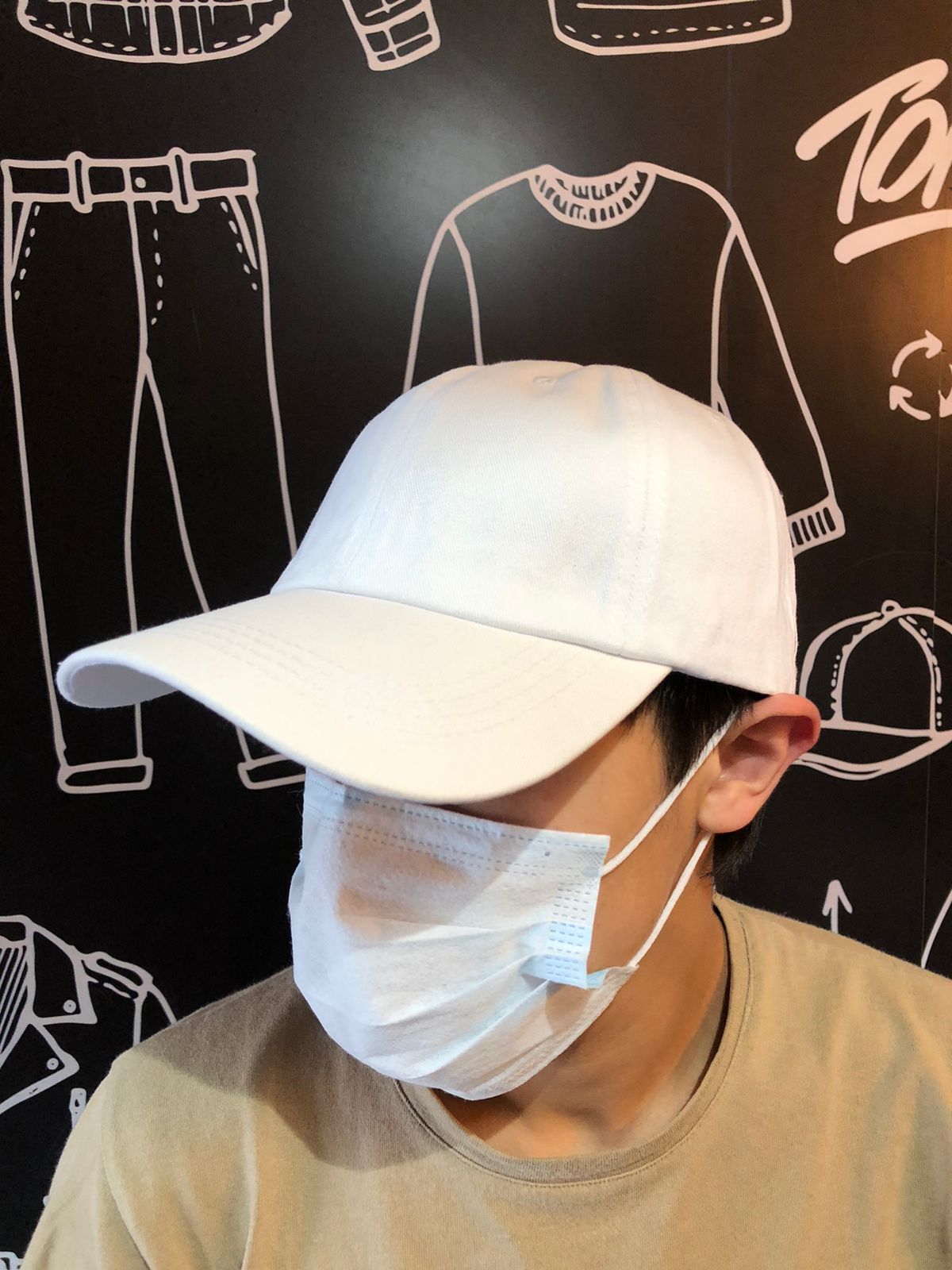 Gorra  blanca de gabardina