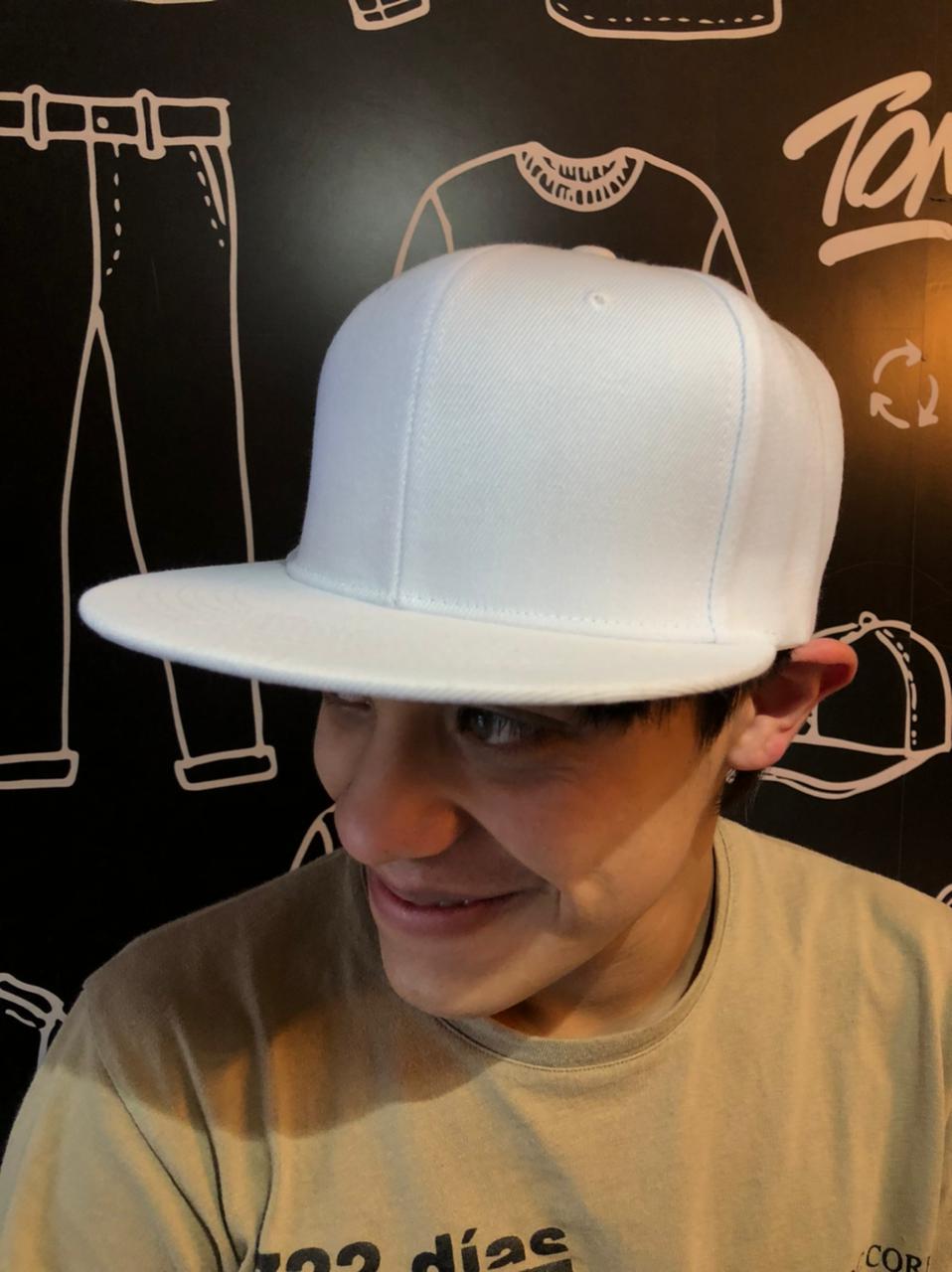 Gorra premium de gabardina plana