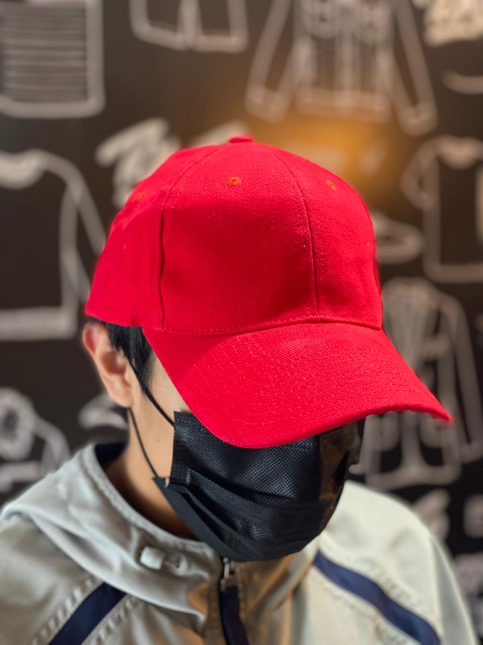 GORRA ROJA DE GABARDINA AJUSTABLE SEGURO DE METAL